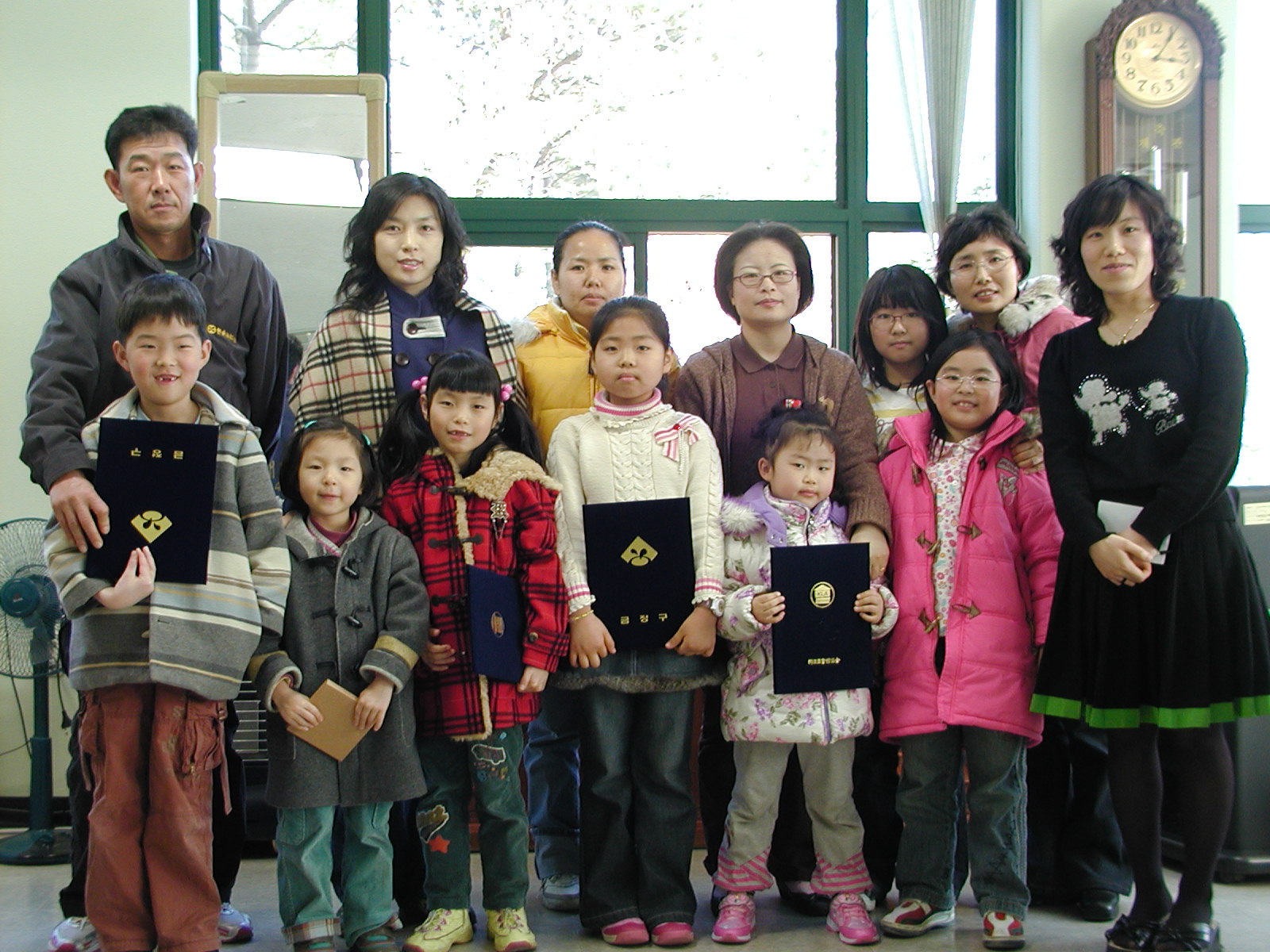 책 읽는 가족 선정자 단체사진