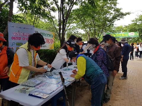 윤산걷기행사와 고독사 예방 캠페인 실시